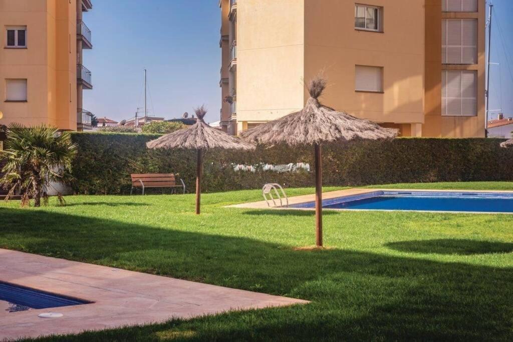 Апартаменти Apartamento En Roses Con Parking Y Piscina Екстер'єр фото